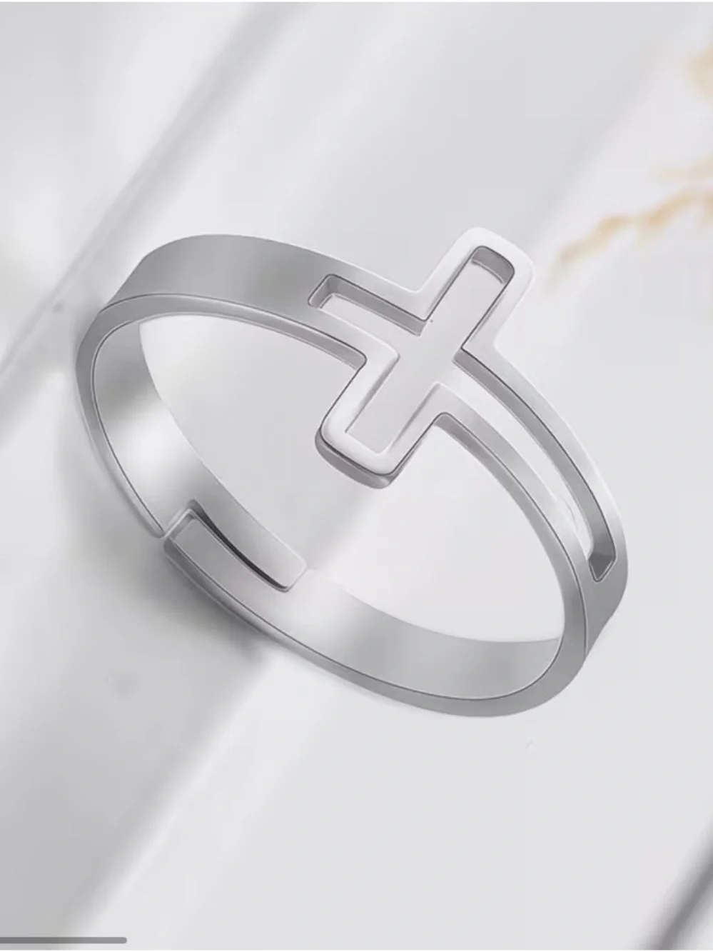 BNIB - Minimalist Silver Cross Open Band Ring